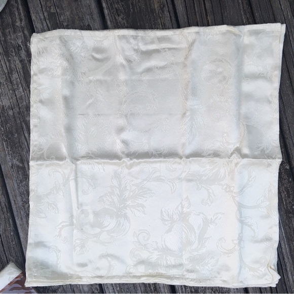 Orchard Scroll Damask Napkins Set, Beige Color, Set of 8, NOS, 20x20 - Picture 3 of 6